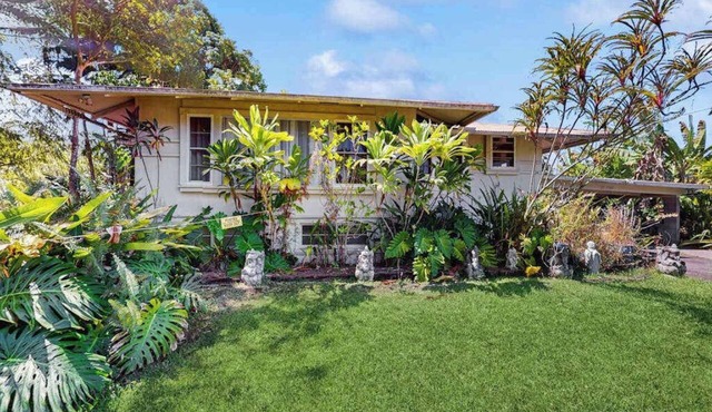 Classic Country Home Near Hilo with Room to Roam