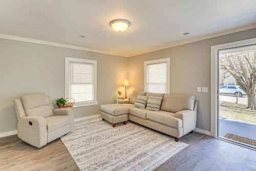 Close to Shops, Eats & Hospital: Roxboro Retreat in Roxboro