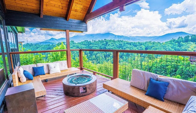 Cloud Haven Retreat | Views, Hot Tub + Games