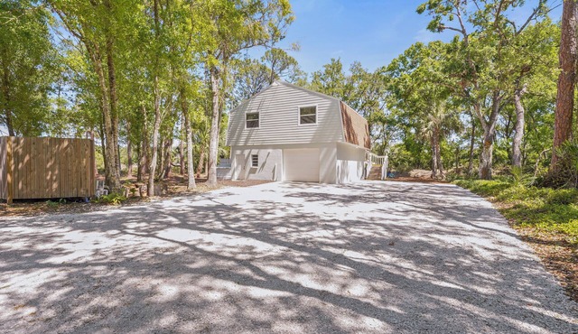 Coastal Hideaway: 2/1 guest house close to UTC!