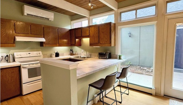 Comfortable 3-Bedroom Townhome Near CSU & Spring Creek Trail, Extended Stays in Fort Collins