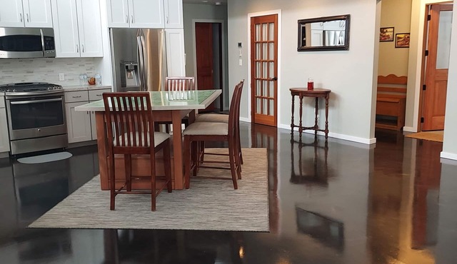 Comfortable 3 bedroom cape cod style home in Grand Rapids