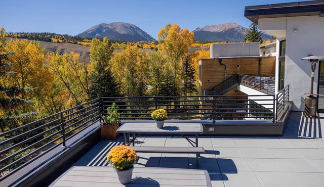 Comfortable Room Perfect for Your Summit County Exploration! Pets Allowed!