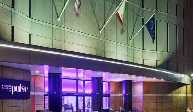 Comic-Con friendly, Upscale suite in Gas Lamp, Marriott Pulse Club! in San Diego