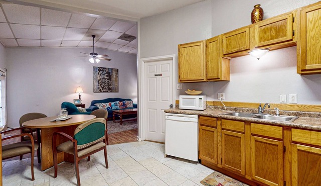 Conveniently located home with full kitchen - near the ocean in Ingleside