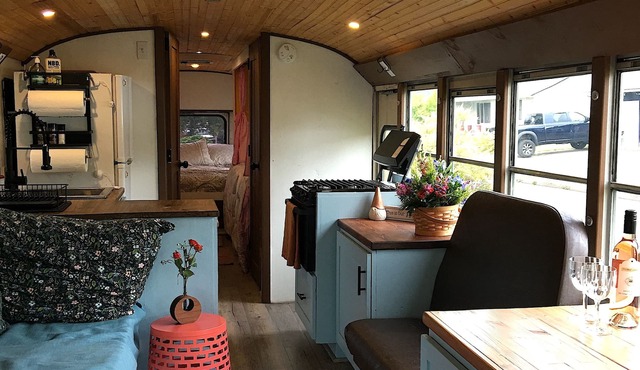 Converted School bus - unique suburban glamping in Eugene