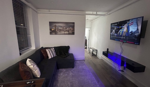 Cozy 1-bedroom condo in charming Hoboken minutes from EWR