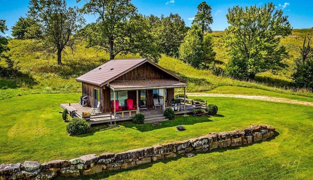 Cozy Cabin with Hot Tub and Incredible Views in Compton, AR in Compton