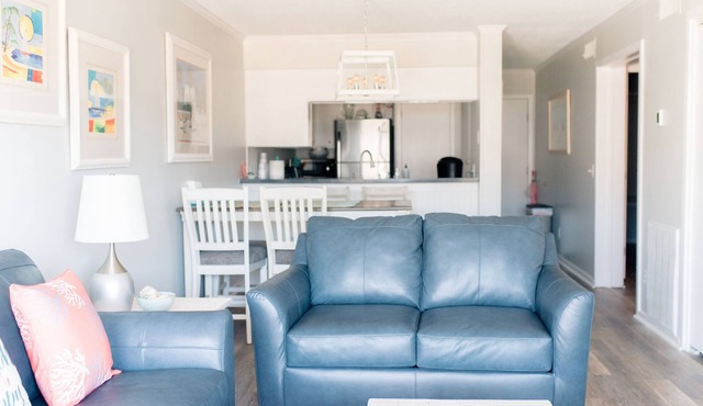 Cozy Condo for your family, indoor pool&Putt Putt.