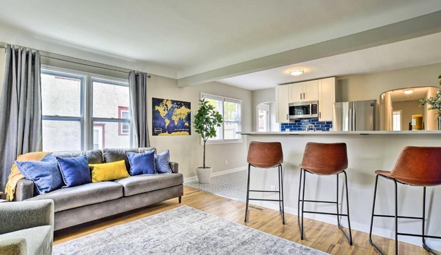 Cozy Home: WiFi, Parking, 5 Mi to Dtwn Mpls! in Minneapolis