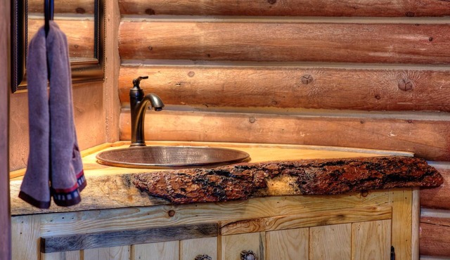 Cozy Horny Toad Log Cabin
