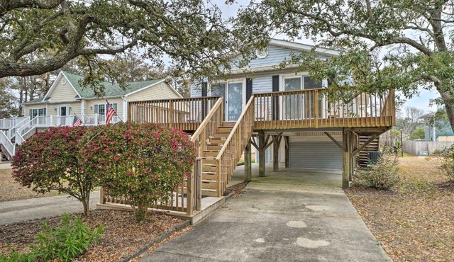Cozy Oak Island House < 1 Mi to Beaches!