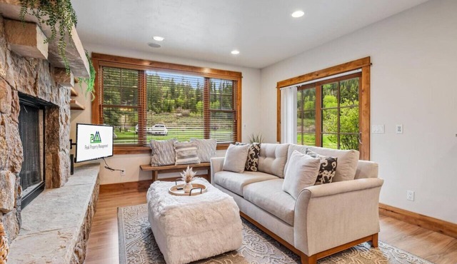 Cozy Spacious Mountain Home Close To Everything