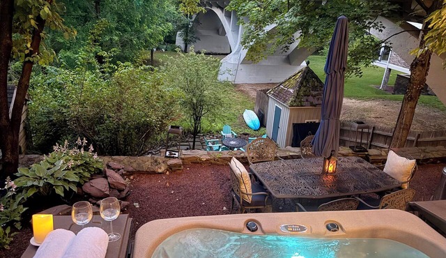 Creekstone House Walk to Town Hot Tub + Parking