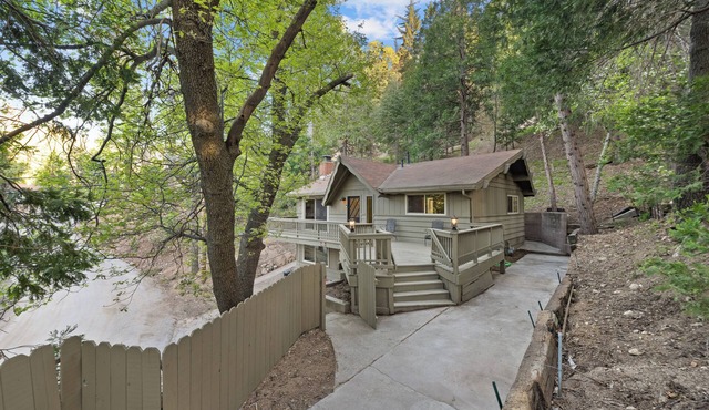 Crestline Lake Gregory Cabin in Crestline