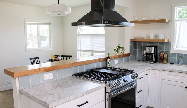 Designer Remodel 3 bed/2 bath Beach House Near LAX in Hawthorne