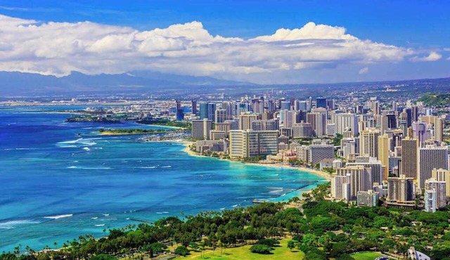 Diamond Head Views & a Short Stroll to Waikiki