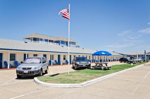 Dolphin Oceanfront Motel - Nags Head in Nags Head