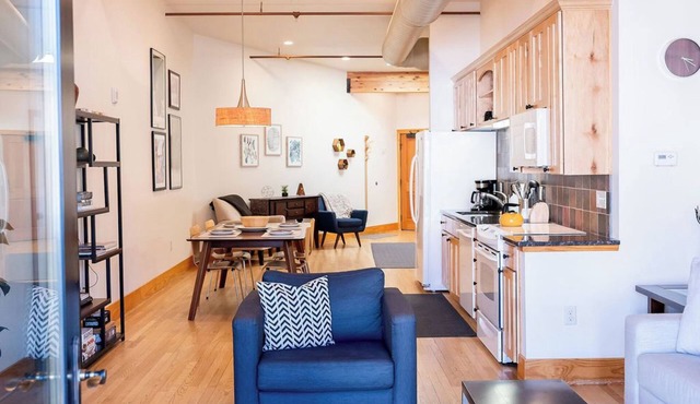 Downtown Luxury Loft- Enjoy the Mountains in the Heart of Downtown Estes Park