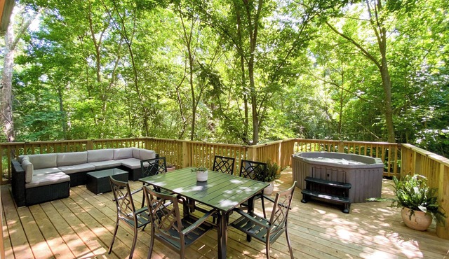 Driftwood Cottage - Hot Tub, Theater, Nespresso Bar, Firepit
