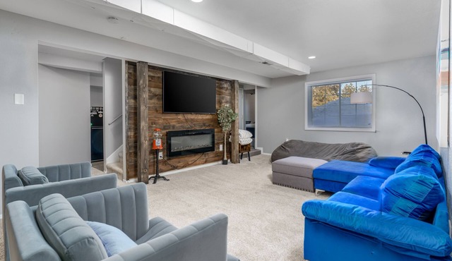 Durango 5BR with mountain views & game room in Durango