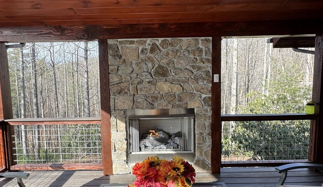 Eagle's View Cabin with Hot Tub Minutes From Downtown Boone