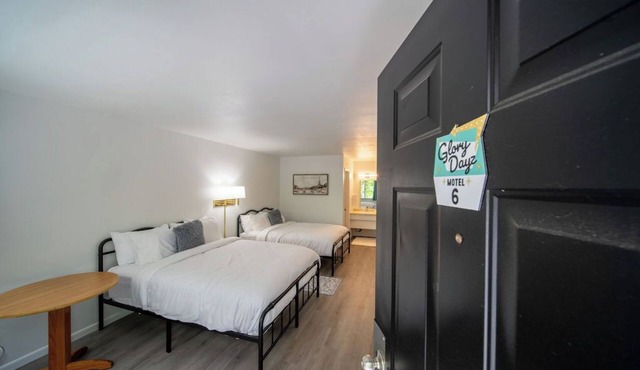 Enjoy the charm of Queen Suite Number 6 at GloryDayz!