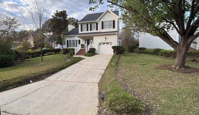 Enjoyable 3-bedroom house with great yard in charming South Durham
