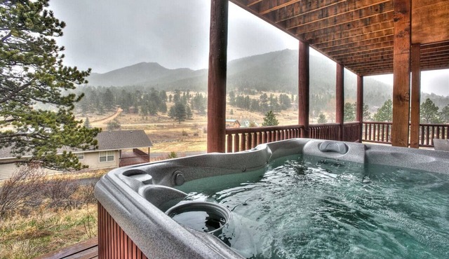 Estes Elk House-Large Family Home with Hot Tub and Views!