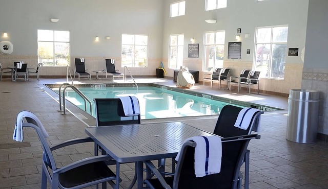 Everything You Need For The Perfect Vacation! 3 Units, Indoor Pool, Breakfast!