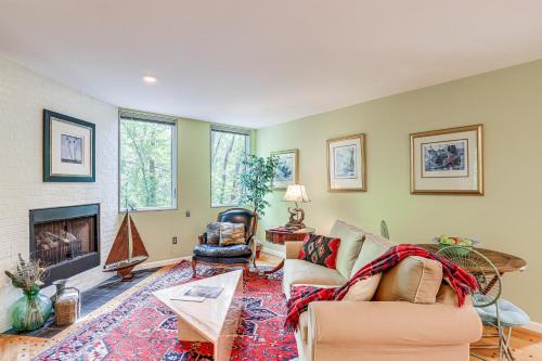 Explore Asheville! Secluded Couple’s Home w/Deck