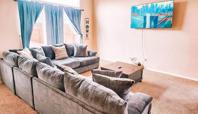 Falcon Retreat! Pet Friendly King Bedsn