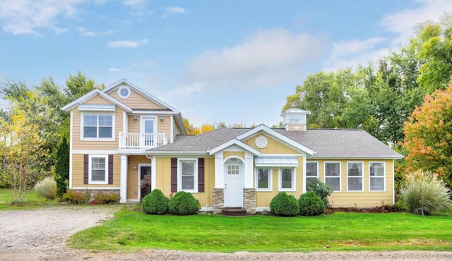 Family-Friendly Beach Getaway | Hot Tub + Fire Pit in South Haven
