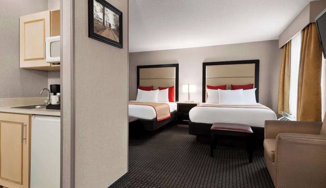 Family-Friendly Suite Near Tanger Outlets – Just 1 Mile Away
