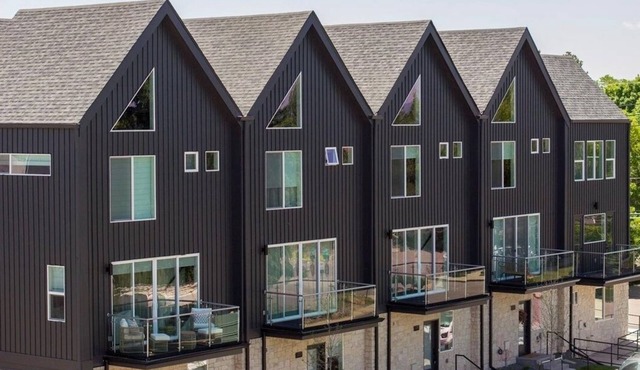 Feel at home- proximity to DTC, hospitals, DU and Downtown in Denver