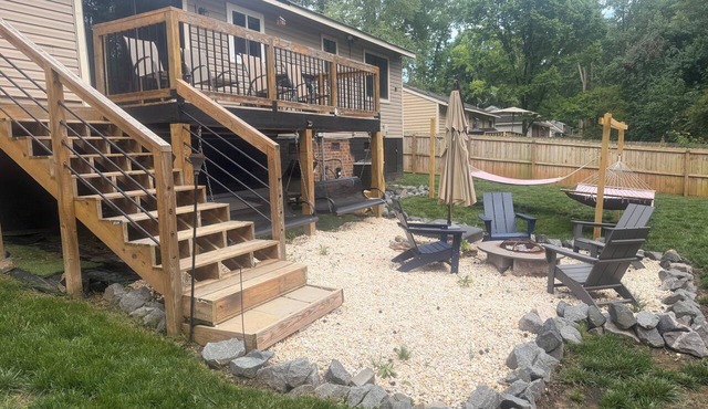 Fireside forest retreat Hammocks & Large deck in Charlotte