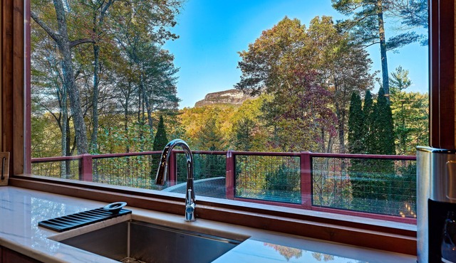 Forest Solitude: 4BR Mountain Getaway Just Ten Minutes From Downtown Cashiers
