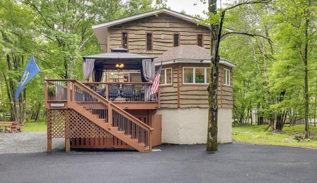 Game Room, Deck & Fire Pit! Pocono Mtn House