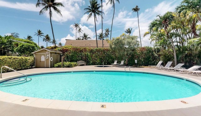 Garden View 1BR Suite with Outdoor Swimming Pool & Parking Included