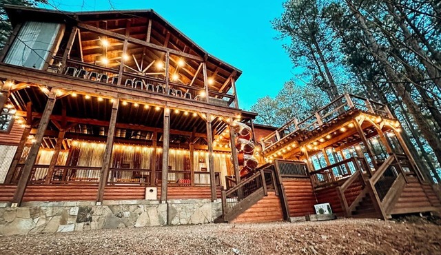 Gorgeous Cabin with Sauna and Hot-tub in Broken Bow, Oklahoma in Broken Bow