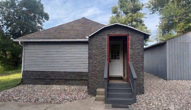 Gothic Manor. Private home. Whole house. 2-bedroom home with AC and laundry in Mansfield