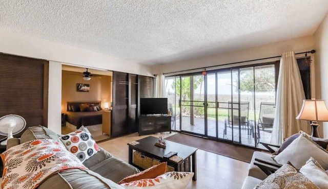 Ground-Floor Molokai Condo with Ocean View, Pool & Hot Tub