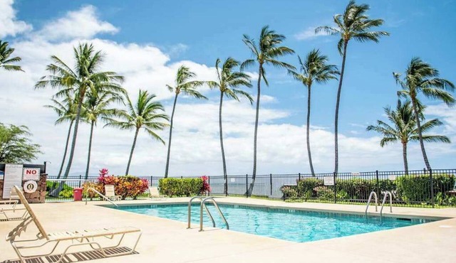 Ground-Floor Molokai Condo with Outdoor Pool, Grills & Kitchen