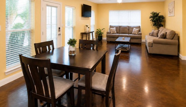 Ground Floor Stay · 3BR · Parking · Near Refinery in Moss Point