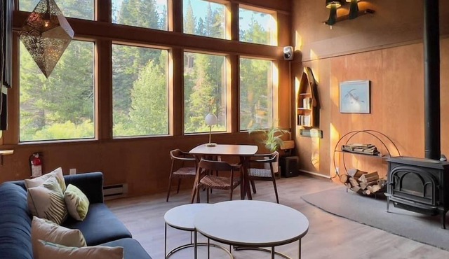 Groups! Peep Our Groovy Green Creekside Chalet w/ Parking for 8 Cars! Wow! in Alpine Meadows