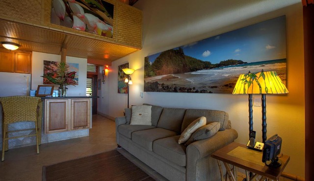Hana Kai Maui - #206 Puhele, lofted studio