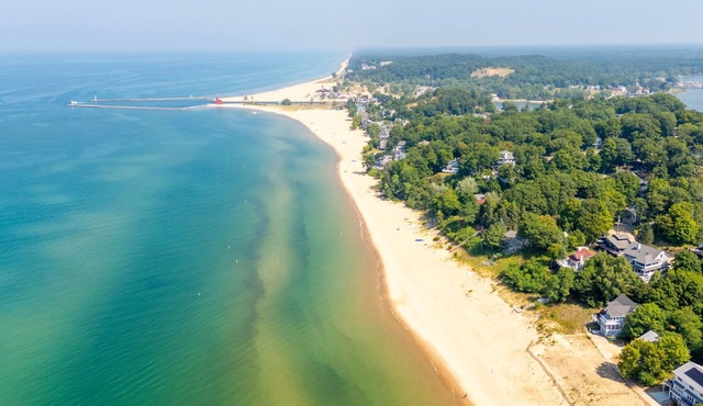 Hemingway's Beach House, Jacuzzi - perfect kids & families - 15 min to Saugatuck in Holland