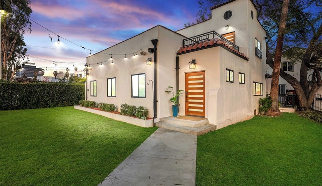 Hollywood Hideaway - Central to Famous Hot Spots with WiFi, AC