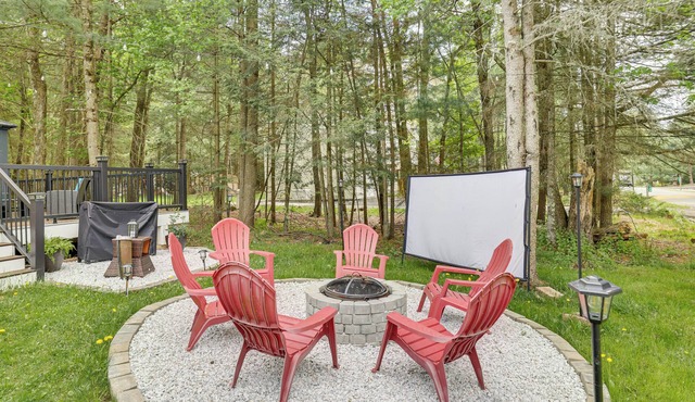 Hot Tub & Deck: Gorgeous Retreat in Pocono Summit!