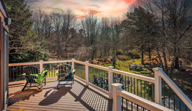 Hot Tub*Firepit*Game Room*Sleeps 12*Near Lake